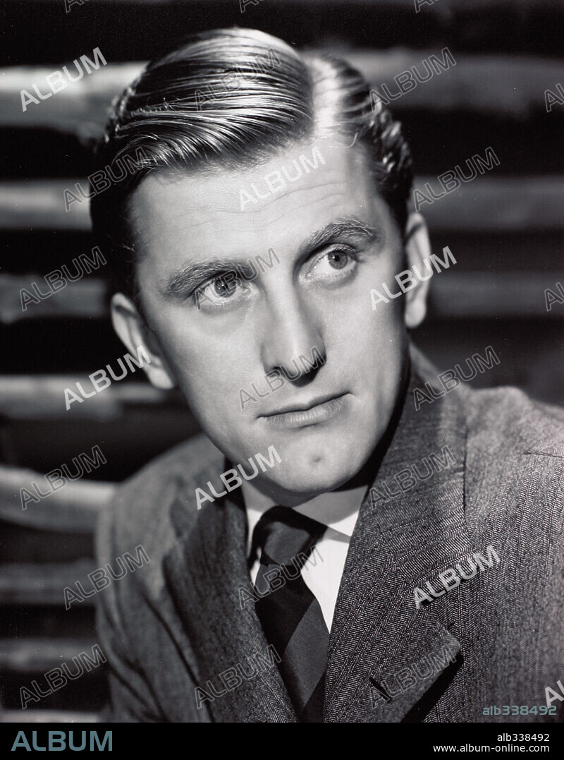 KIRK DOUGLAS en EL EXTRAÑO AMOR DE MARTHA IVERS, 1946 (THE STRANGE LOVE OF MARTHA IVERS), dirigida por LEWIS MILESTONE. Copyright PARAMOUNT PICTURES.