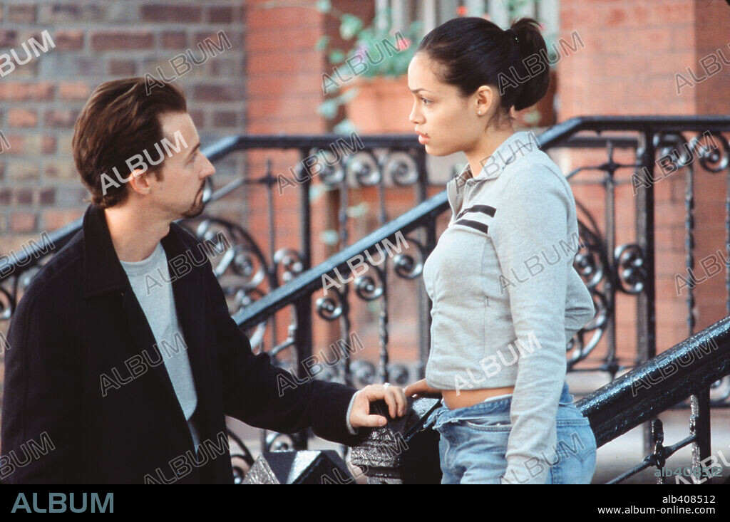 EDWARD NORTON and ROSARIO DAWSON in 25TH HOUR, 2002, directed by SPIKE LEE. Copyright TOUCHSTONE PICTURES/GAMUT/INDUSTRY ENTERTEINMENT/40 ACRES.