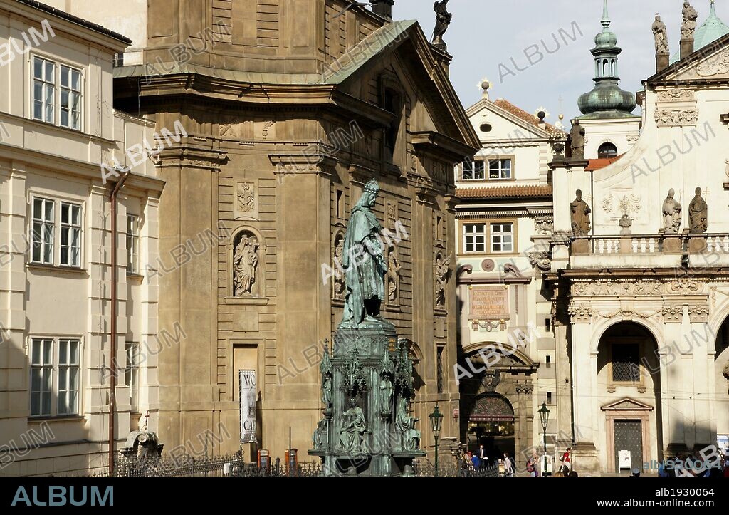 REPUBLICA CHECA. PRAGA (PRAHA). Ciudad Vieja (Stare Mesto). Escultura de CARLOS IV DE LUXEMBURGO, CARLOS I DE BOHEMIA Y IV DE ALEMANIA (1316-1378). Emperador del Sacro Imperio Romano Germánico. Plaza de los Cruzados. Centro Europa.