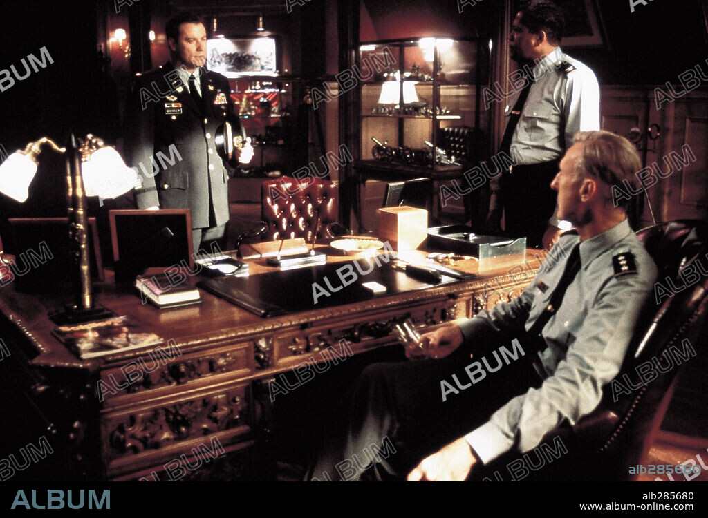 JAMES CROMWELL und TRAVOLTA JOHN. JAMES CROMWELL und JOHN TRAVOLTA in THE GENERAL'S DAUGHTER, 1999, unter der Regie von SIMON WEST. Copyright PARAMOUNT PICTURES / FOREMAN, RICHARD.