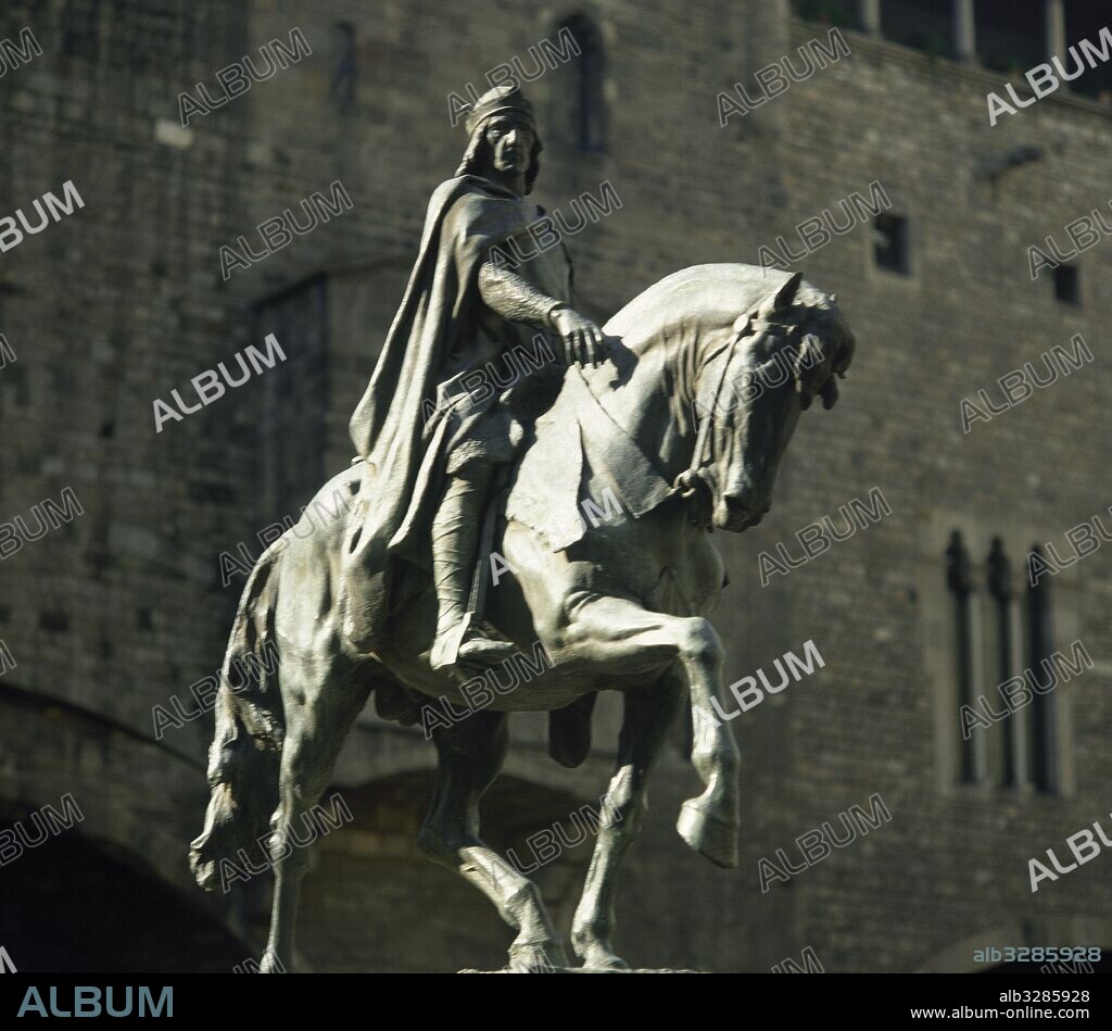 Ramon Berenguer III el Gran (1082-1131). Conde de Barcelona del 1096 al 1131. Ocupó en 1114 la ciudad de Mallorca que perdió al año siguiente frente a los Almorávides. Consiguió la unidad política de Cataluña. Escultura ecuestre realizada por Josep Llimona. Barcelona. Cataluña.