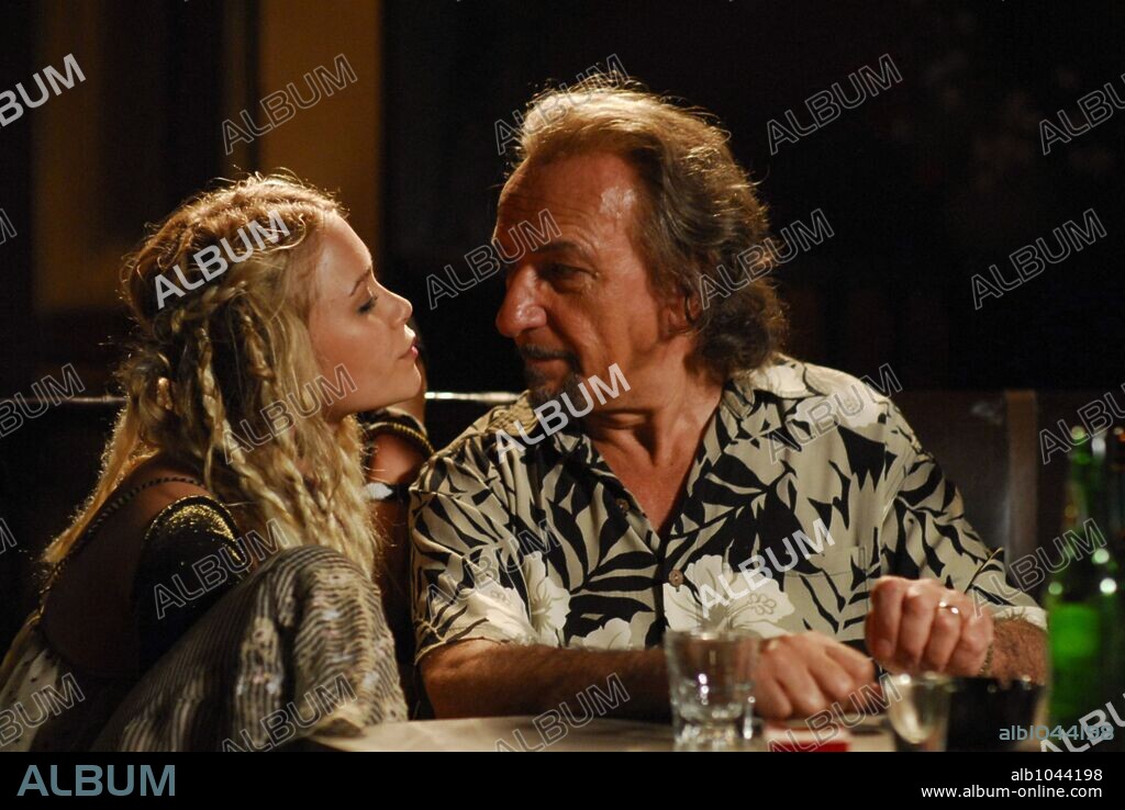 BEN KINGSLEY and MARY-KATE OLSEN in THE WACKNESS, 2008, directed by JONATHAN LEVINE. Copyright OCCUPANT FILMS / WHILDEN, JOJO.