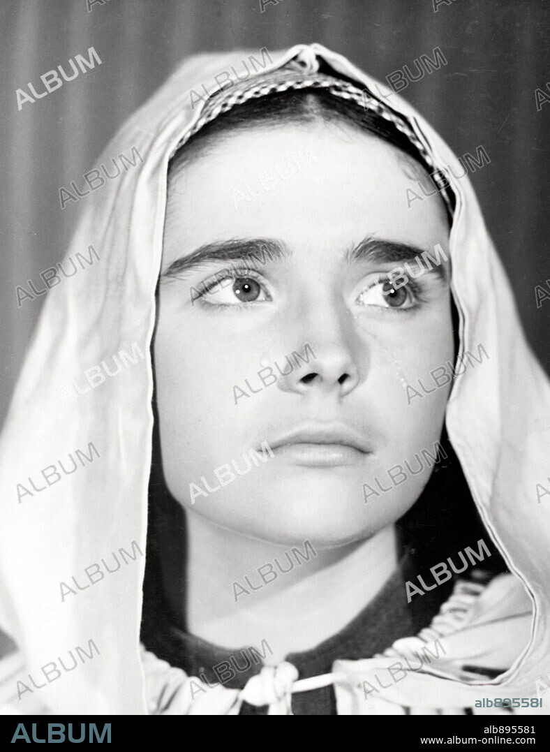 CRISTINA GALBO en AQUELLA JOVEN DE BLANCO, 1965.