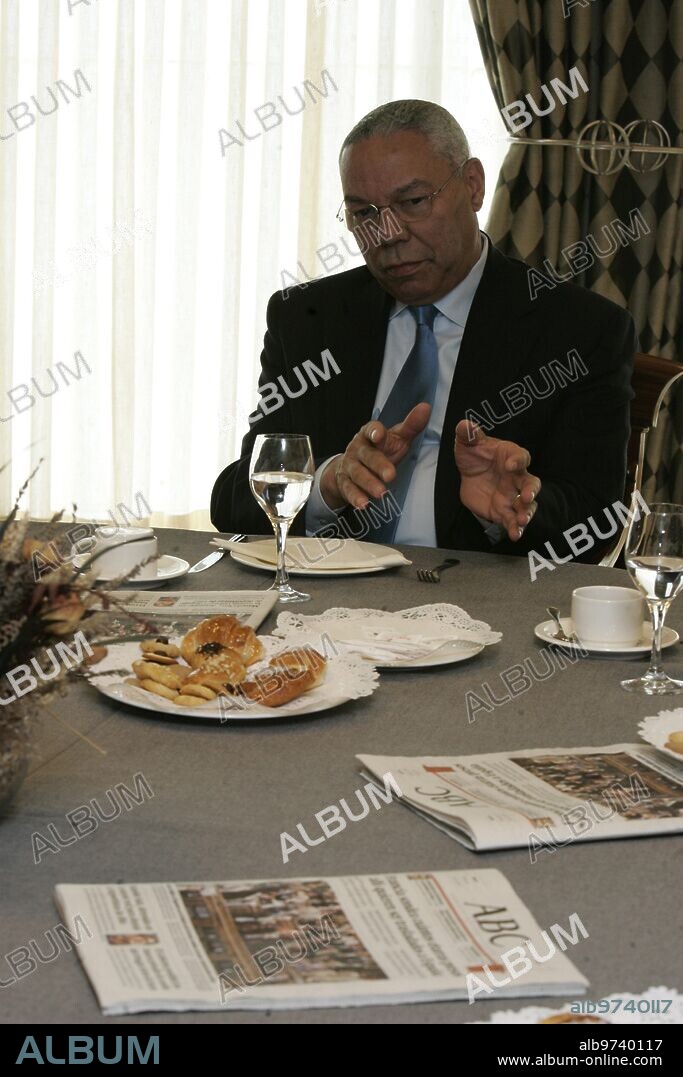 24-05-06- Madrid. Palacio Munincipal de Madrid. Desayuno de Miembros
de la Redaccion de Abc, con el Ex-secretario de E.E.U.U. Colin
Powell.- Foto. Chema Barroso.-Archdc.