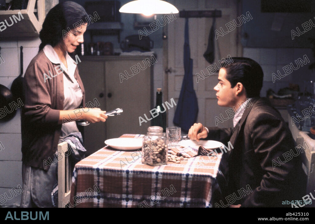 JORGE SANZ y MARIBEL VERDU en AMANTES, 1991, dirigida por VICENTE ARANDA. Copyright PEDRO COSTA, P.C/TVE.