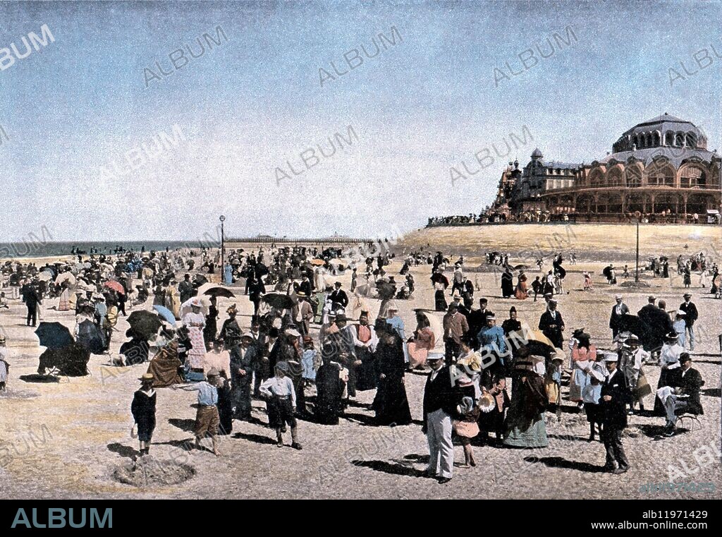 Ostende, the beach and the casino.