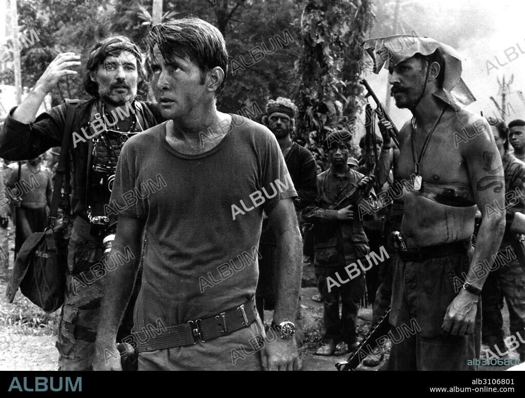DENNIS HOPPER, FREDERIC FORREST and MARTIN SHEEN in APOCALYPSE NOW, 1979, directed by FRANCIS FORD COPPOLA. Copyright ZOETROPE/UA.