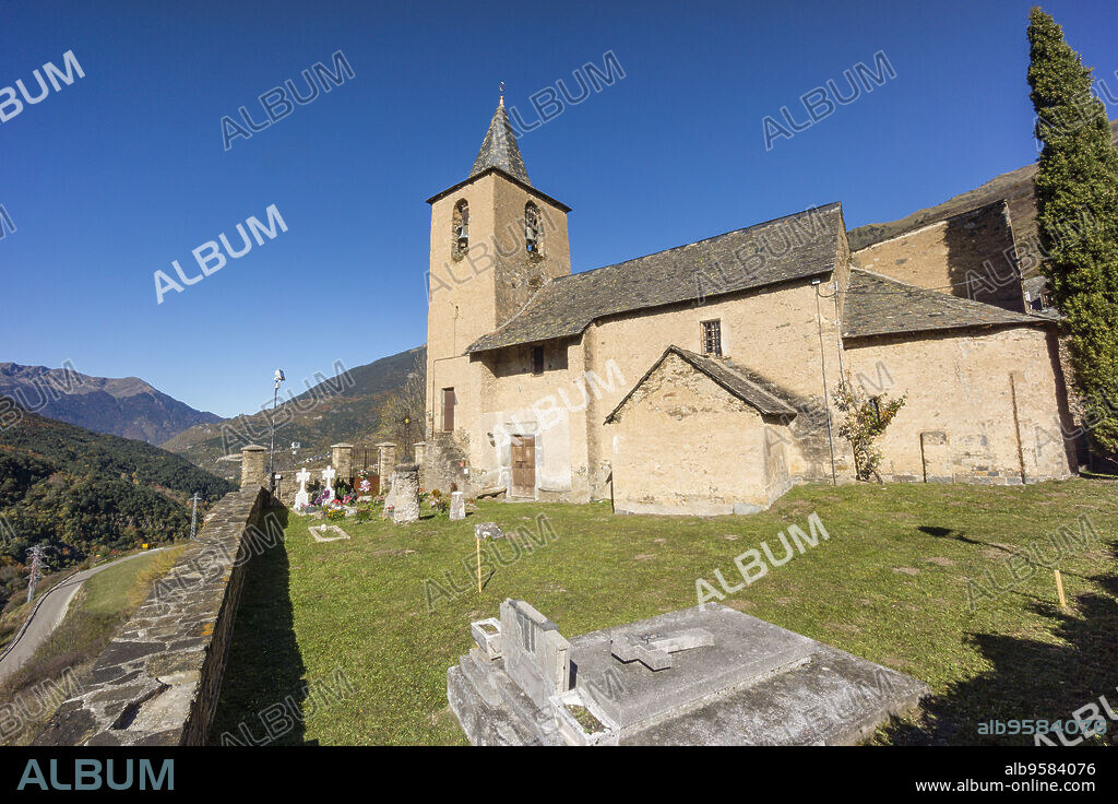 iglesia de Sant Peir de Betlan, siglo XI, Betlan, Valle de Aran, cordillera de los Pirineos, Spain, europe.
