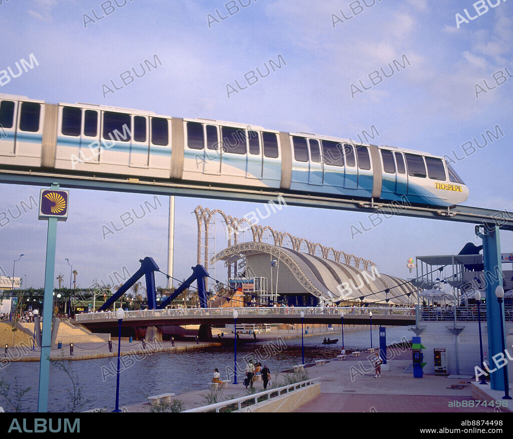MBM ARQUITECTES MARTORELL-BOHIGAS-MACKAY-RIC. MONORRAIL A SU PASO POR EL PABELLON PLAZA DEL FUTURO - FOTO AÑOS 00.