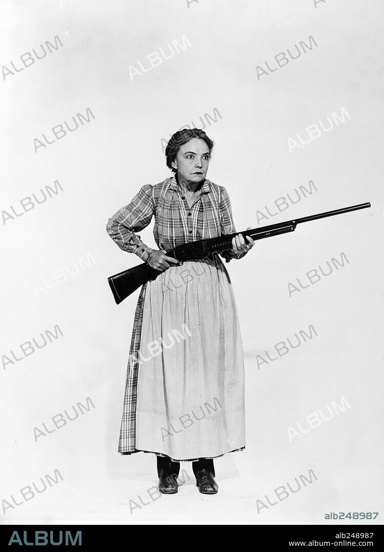LILLIAN GISH in THE NIGHT OF THE HUNTER, 1955, directed by CHARLES LAUGHTON. Copyright UNITED ARTISTS.