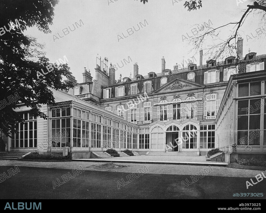 British Embassy (Hotel de Charost), 39 Rue de Fauborg Saint Honore, Paris, France, 1964. The garden frontage of the ambassador's residence photographed for the Ministry of Public Building and Works.