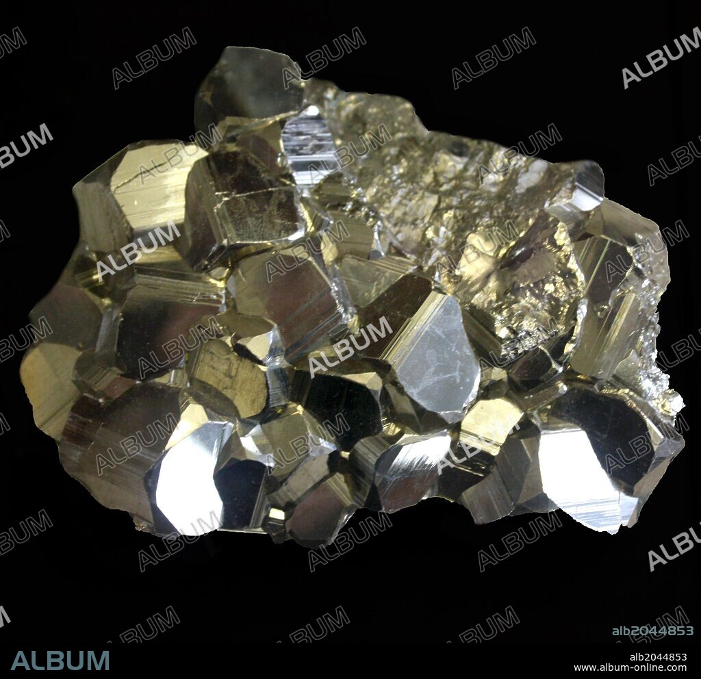 Group of modified dodecahedral crystals Huansala, dep. Huanuco, Peru.