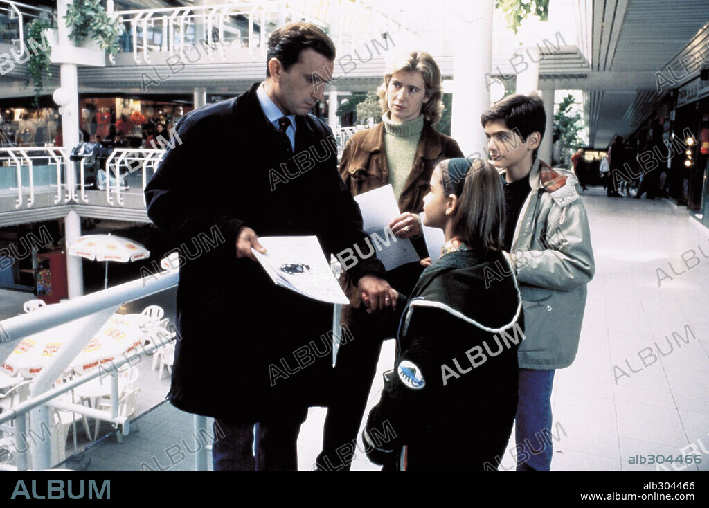 ANA DUATO y ANTONIO VALERO en ADOSADOS, 1996, dirigida por MARIO CAMUS. Copyright ORTIZ, ANGEL.