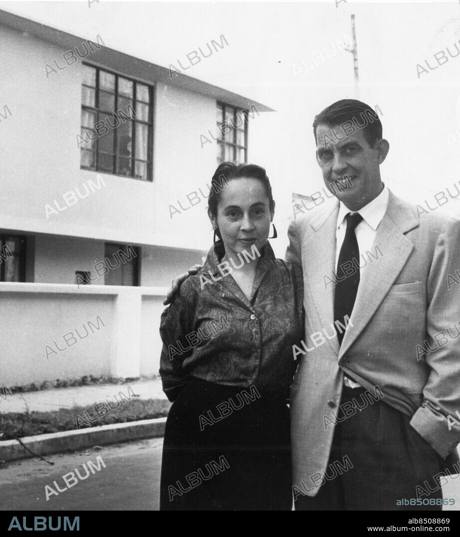 GÖTEBORG 1960-tal.. Forskningsresande Rolf Blomberg med hustrun och konstnären Araceli Gilbert. *** Local Caption *** GP:s påsiktsarkiv Foto: Kamerareportage / TT / Kod: 2524.
