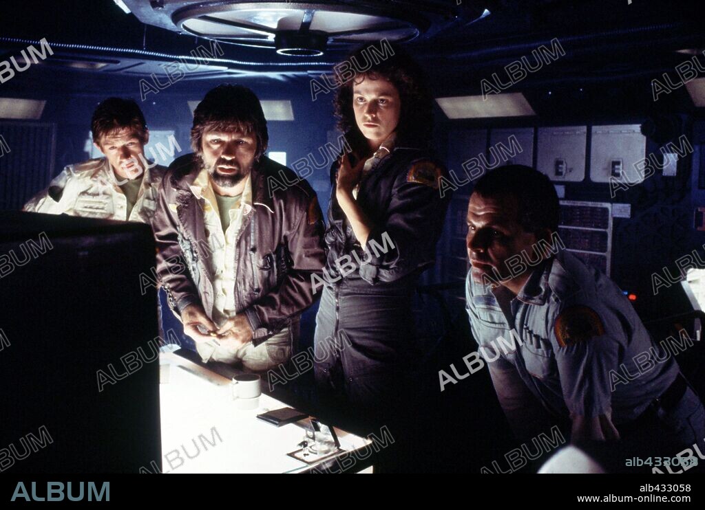 IAN HOLM, JOHN HURT, SIGOURNEY WEAVER und TOM SKERRITT in ALIEN - DIRECTOR'S CUT, 1979 (ALIEN), unter der Regie von RIDLEY SCOTT. Copyright 20TH CENTURY FOX.