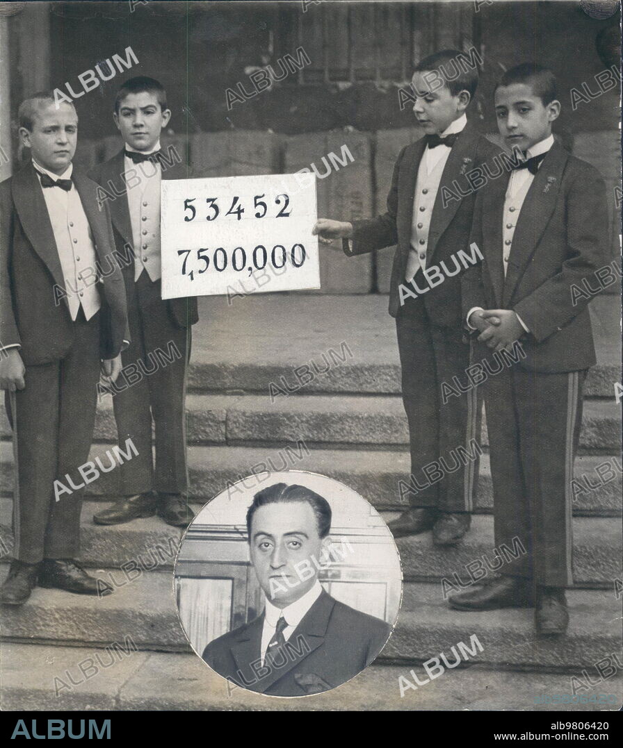 2.- Madrid, 22/12/1919. La Lotería de Navidad. Los alumnos del Colegio de San Ildefonso que sacaron y cantaron las bolas del premio mayor en el sorteo. En el círculo, D. Antonio Sáez Ferández de Casariego, agraciado con 7.500.000 pesetas.