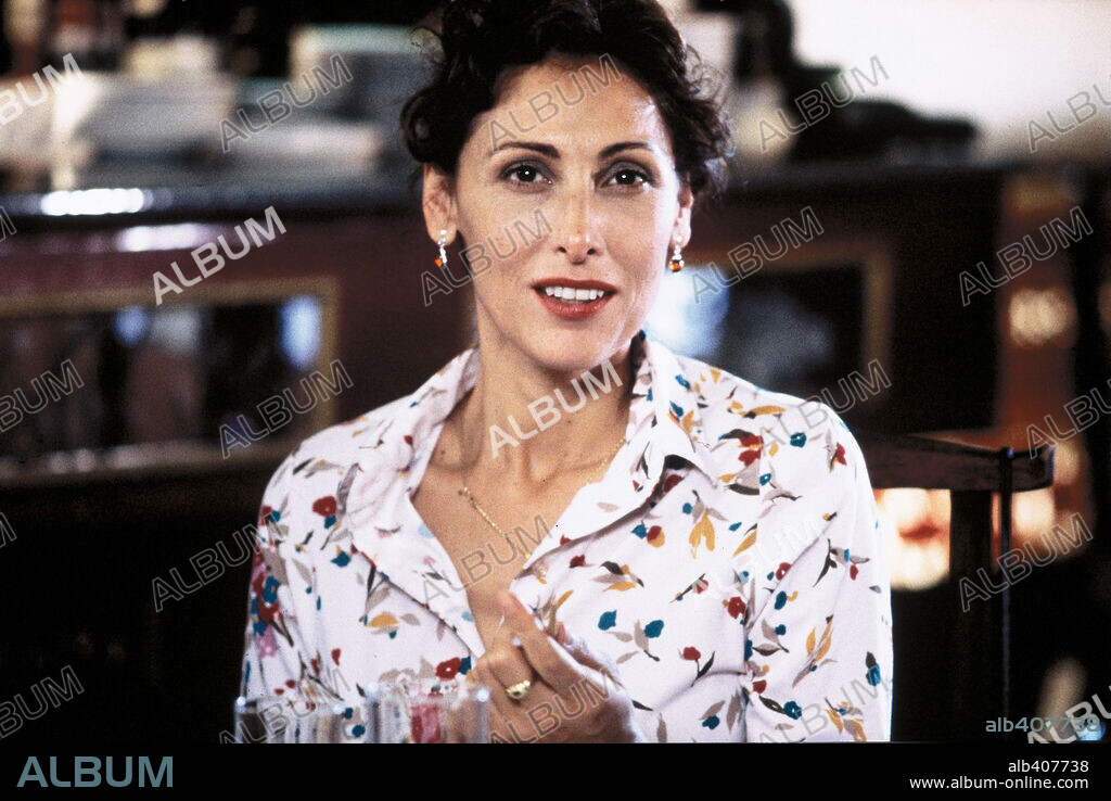 MARIA BARRANCO en MANOLITO GAFOTAS EN! MOLA SER JEFE!, 2001, dirigida por JOAN POTAU. Copyright CASTELAO PRODUCTIONS / GUEREÑU, DANI.