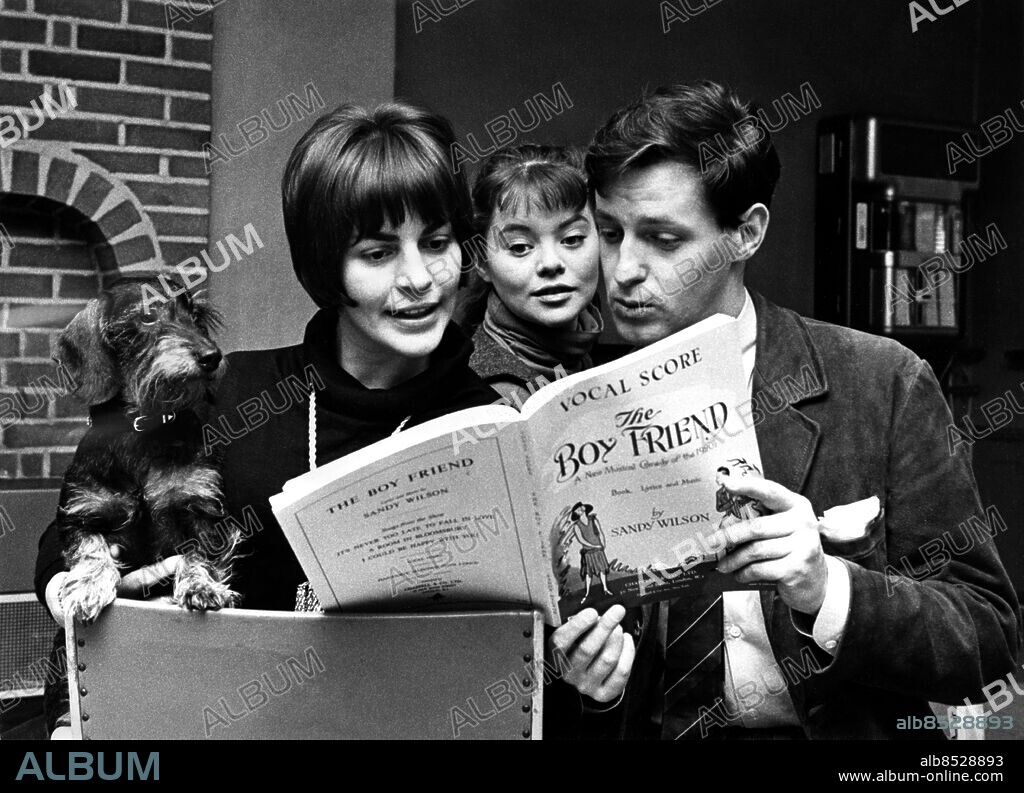 STOCKHOLM 19631025. Skådespelarna Lissi Alandh, Anna Sundqvist och Lars Lind repeterar "Boyfriend" på Scalateatern . Foto Carl Erik Sundström / DN / SCANPIX / Kod 59. ** SVD OUT **.