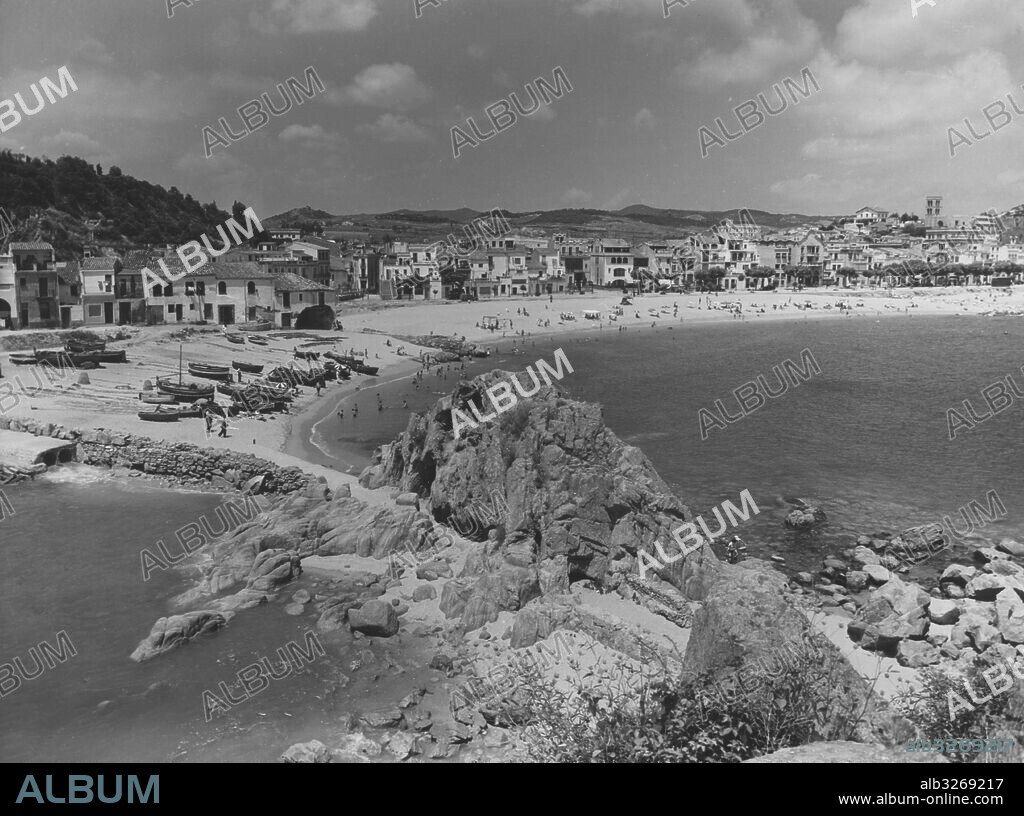 Catalunya. Playa de Lloret de Mar. Años 1950.