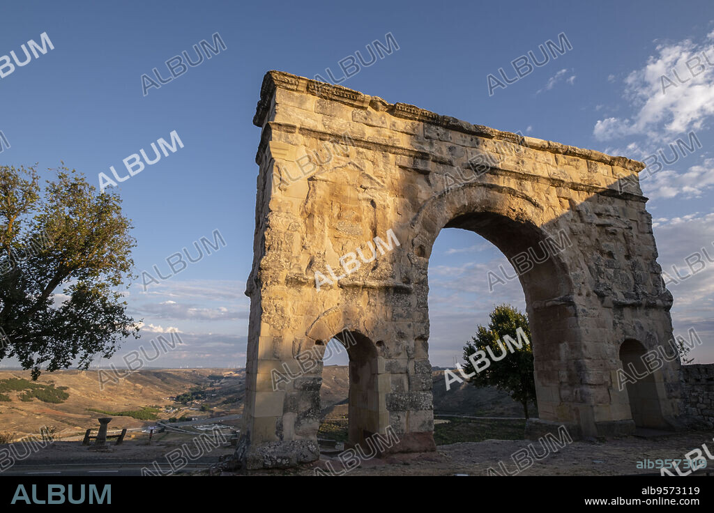 arco de triunfo romano, siglo I a. C., Medinaceli, Soria, comunidad autónoma de Castilla y León, Spain, Europe.