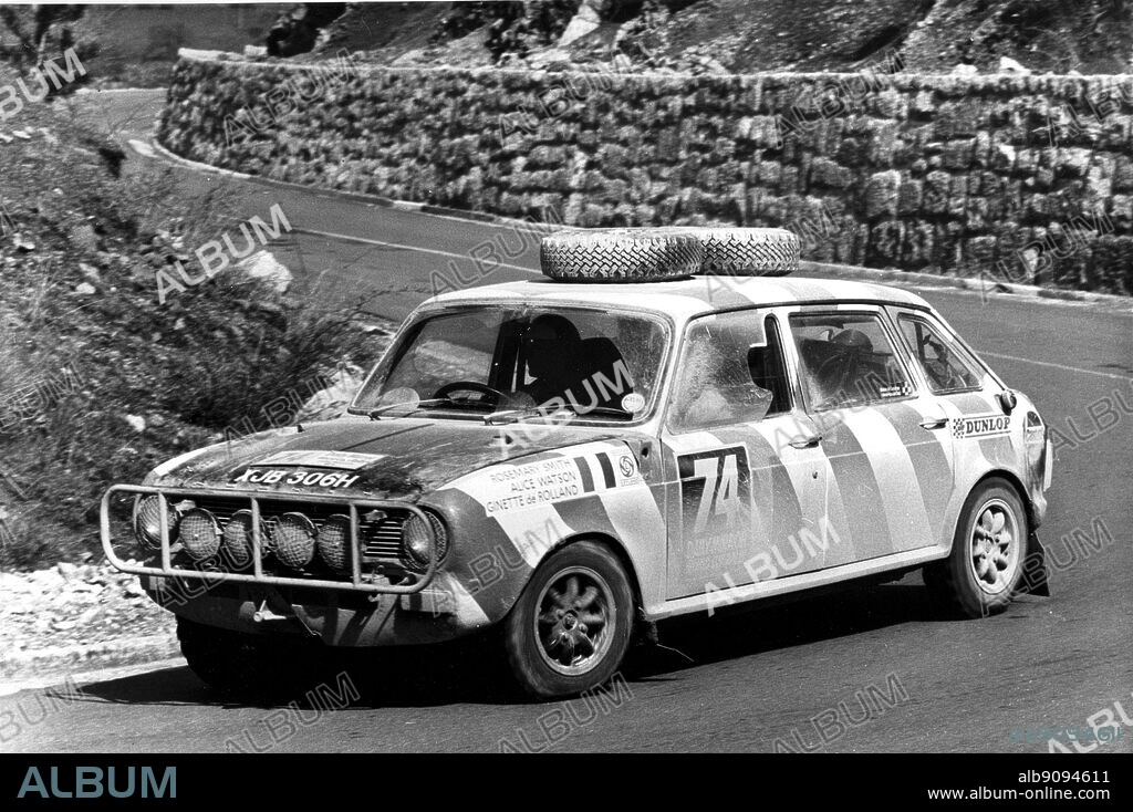 British Leyland Maxi driven by Rosemary Smith, Alice Watson & Ginette Derolland.