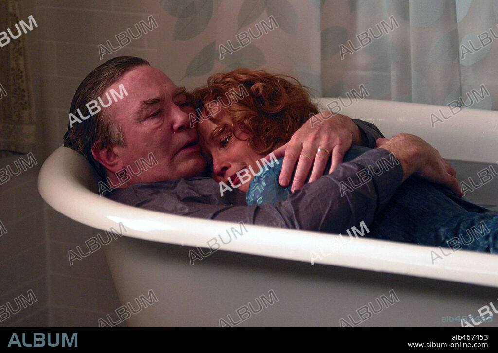 ALBERT FINNEY and JESSICA LANGE in BIG FISH, 2003, directed by TIM BURTON. Copyright COLUMBIA PICTURES.