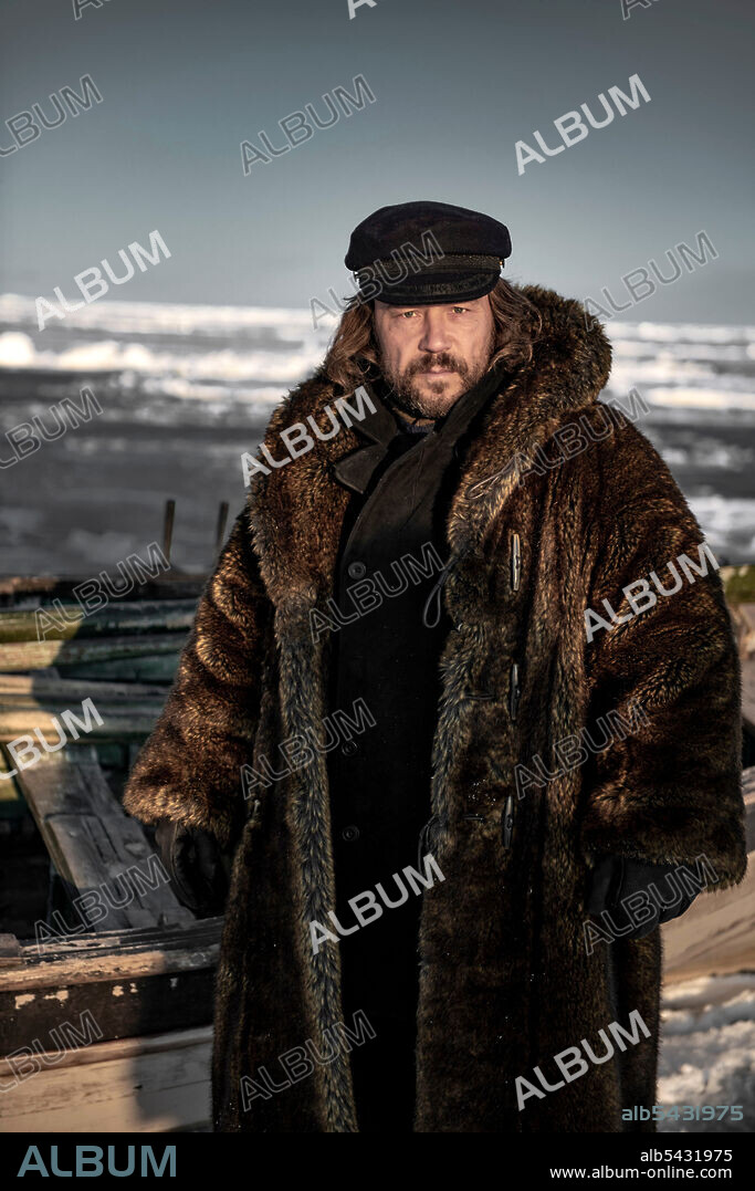 STEPHEN GRAHAM en LA SANGRE HELADA, 2021 (THE NORTH WATER), dirigida por ANDREW HAIGH. Copyright BBC Two / Rhombus Media.