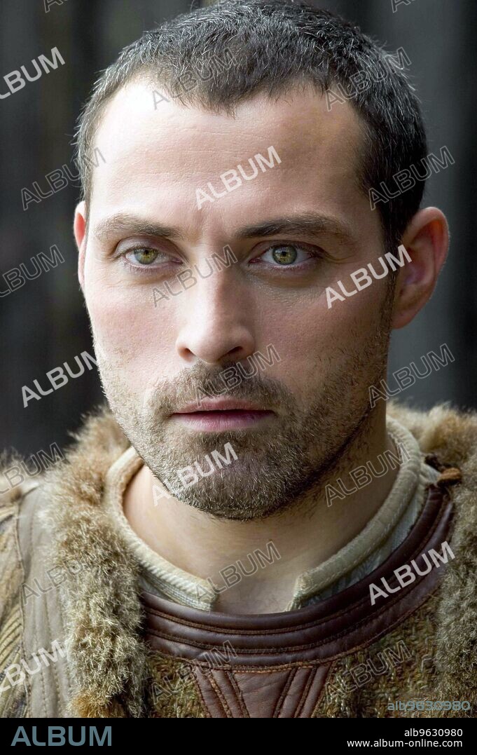 RUFUS SEWELL en TRISTAN E ISOLDA, 2006 (TRISTAN + ISOLDE), dirigida por KEVIN REYNOLDS. Copyright FRANCHISE PICTURES.