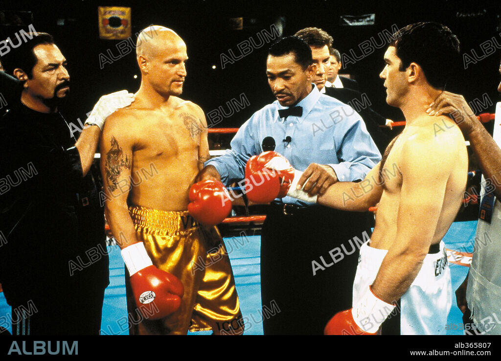 ANTONIO BANDERAS y WOODY HARRELSON en JUGANDO A TOPE, 1999 (PLAY IT TO THE BONE), dirigida por RON SHELTON. Copyright TOUCHSTONE PICTURES / BALDWIN, SIDNEY.