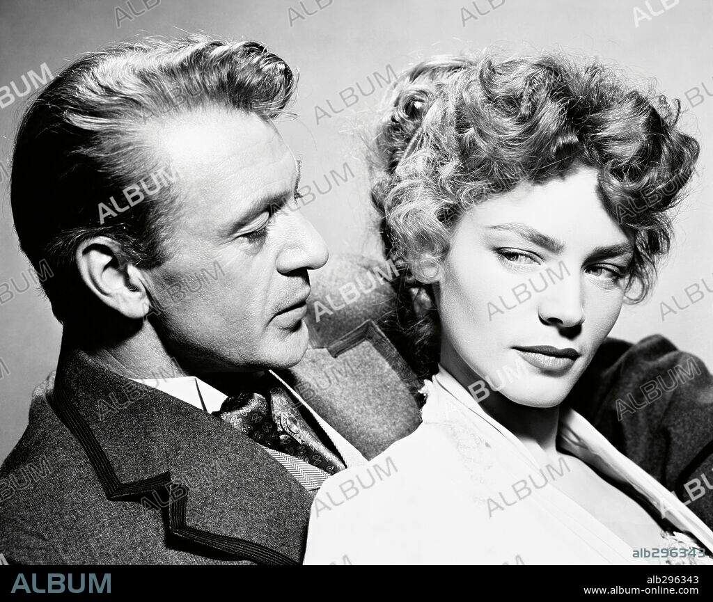 GARY COOPER and LAUREN BACALL in BRIGHT LEAF, 1950, directed by MICHAEL CURTIZ. Copyright WARNER BROTHERS.
