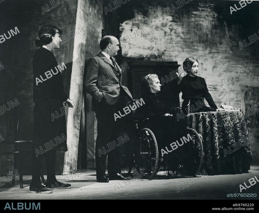 Madrid, 06/07/1963. Amparo Baró, Guillermo Marín, Isabel Pallarés and María del Carmen Prendes, in a scene from the comedy «El cyanuro, ¿Sólo o con leche?, which directed by Cayetano Luca de Tena, has been premiered at the Beatriz theater.