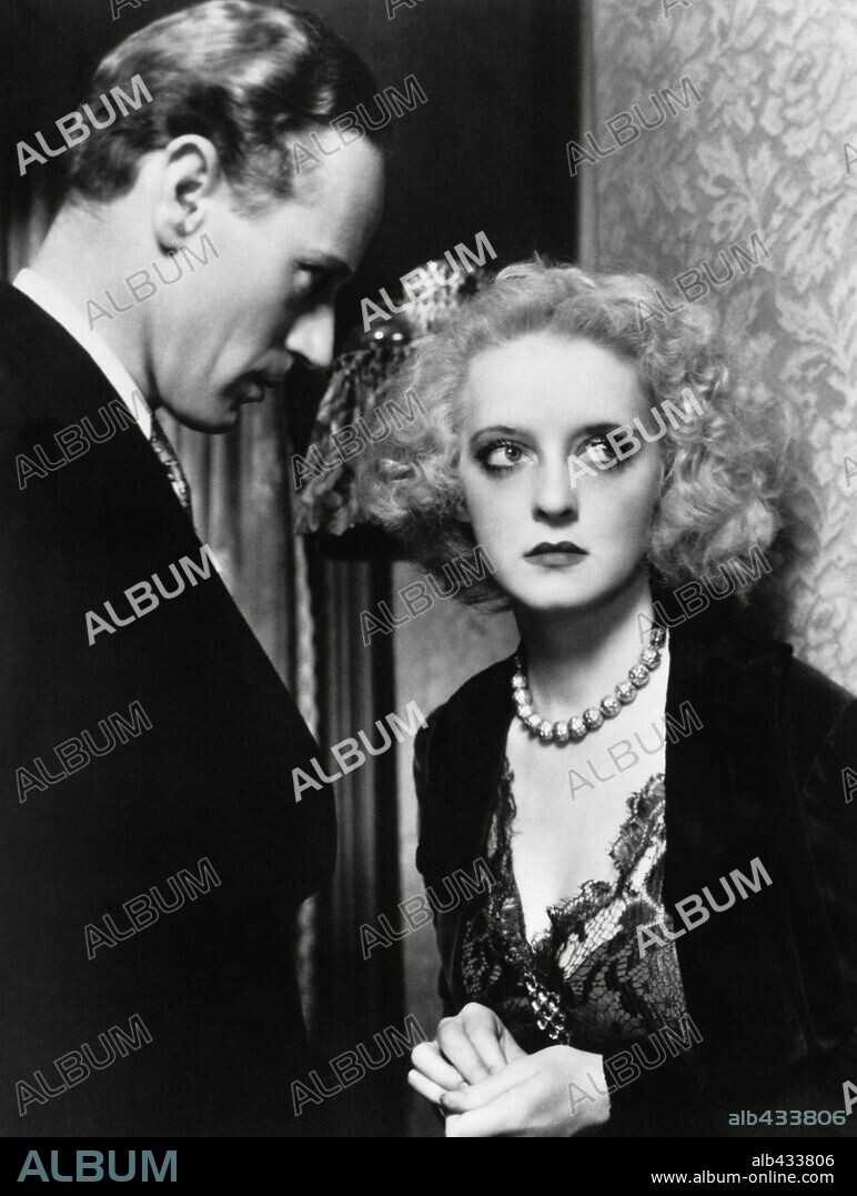 BETTE DAVIS y LESLIE HOWARD en CAUTIVO DEL DESEO, 1934 (OF HUMAN BONDAGE), dirigida por JOHN CROMWELL. Copyright RKO.