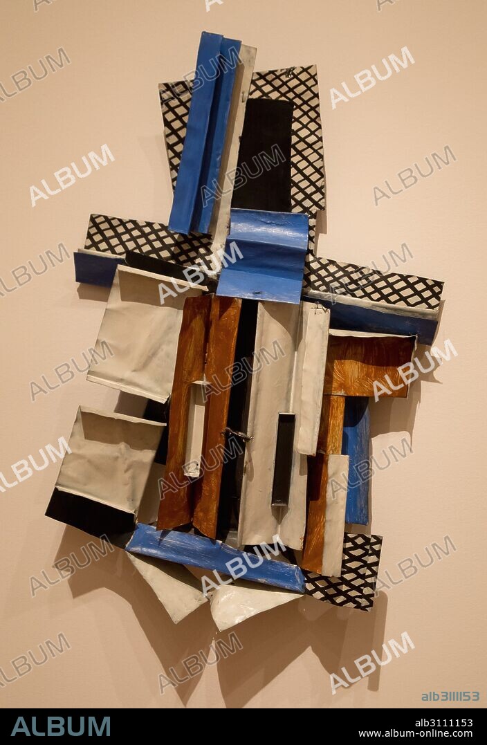 PABLO PICASSO. ESCULTURA DE VIOLIN (1915) DE PABLO RUIZ PICASSO.