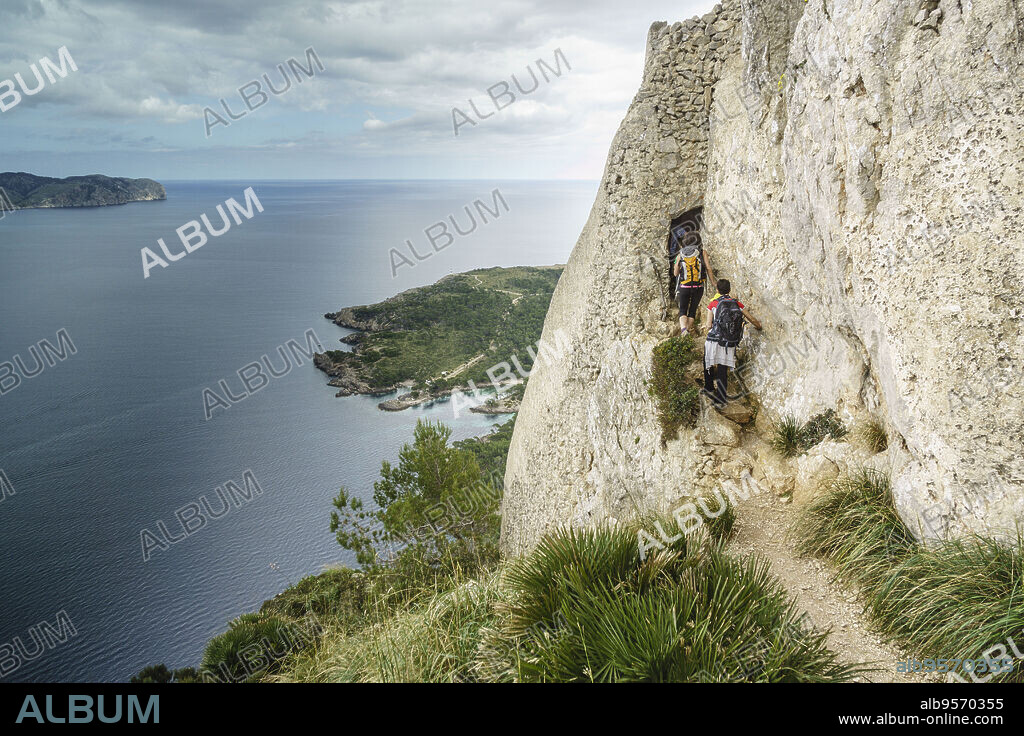 pasadizo amurallado de Sa Penya Des Migdia, siglo XVII, Alcudia, Mallorca, islas baleares, Spain.