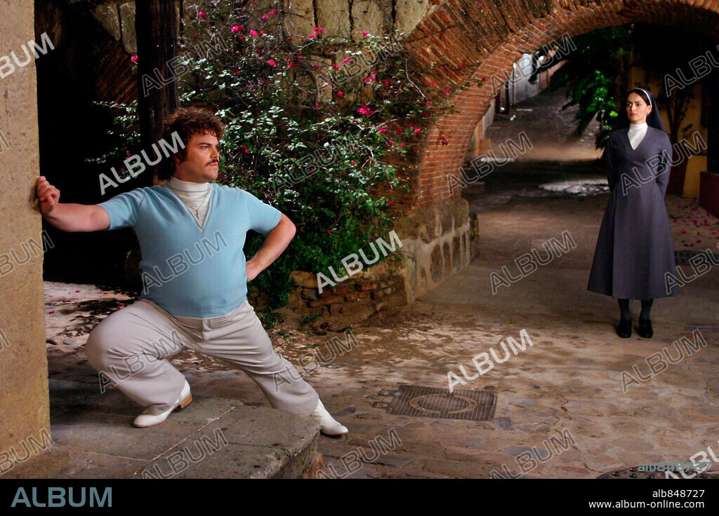 ANA DE LA REGUERA and JACK BLACK in NACHO LIBRE, 2006, directed by JARED HESS. Copyright PARAMOUNT PICTURES / DAZA, DANIEL.