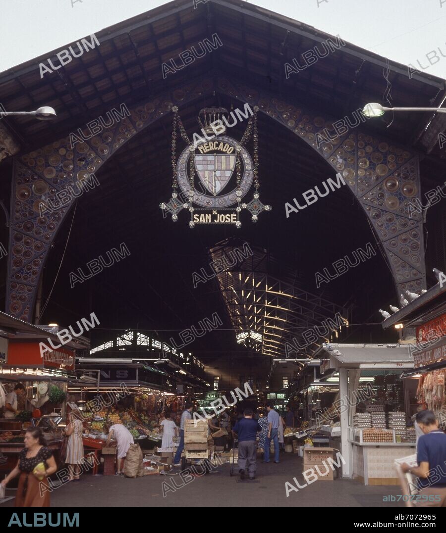 JOSEP MAS I VILA (1779-1855). MERCADO DE SAN JOSE O DE LA BOQUERIA INAUGURADO EN 1840 - CUBIERTA DE HIERRO Y ESTRUCTURA METALICA DE 1914 PROYECTADA POR MIQUEL DE BER - FOTO AÑOS 80.