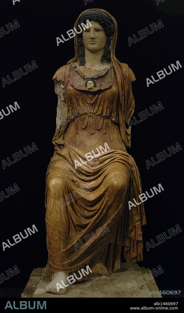 MINERVA (la "ATENEA" griega). Diosa de la Guerra, la Sabiduría, el Derecho y la Agricultura. ESTATUA DE MINERVA SENTADA. Hallada en la Piazza dell'Emporio (Roma). Epoca Augustea. Palacio Massimo. Museo Nacional Romano. Roma. Italia.