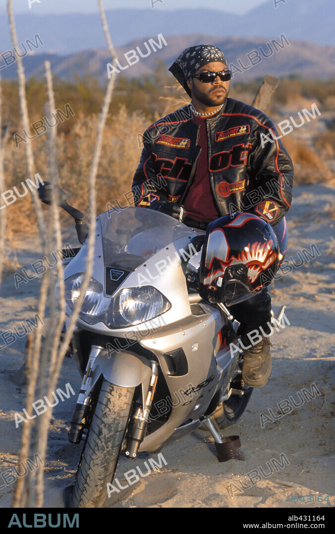 ICE CUBE en TORQUE, RODANDO AL LIMITE, 2004 (TORQUE), dirigida por JOSEPH KAHN. Copyright WARNER BROS.