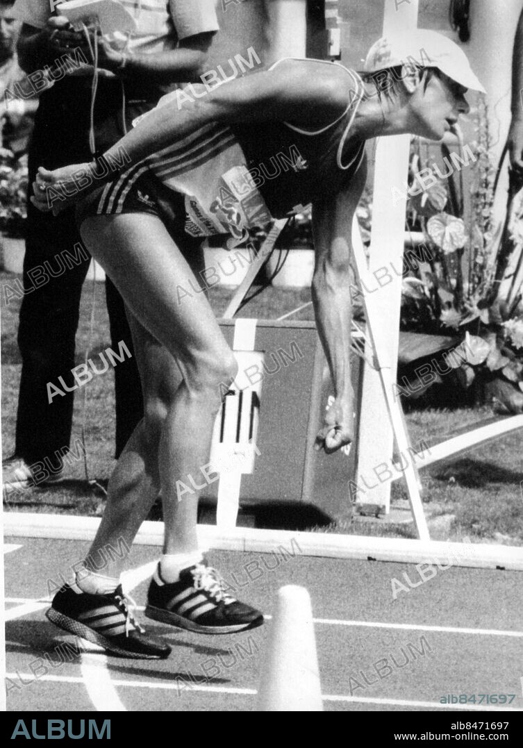 Arkiv 1984 - OS i Los Angeles. Schweiziskan Gabriel Andersen-Scheiss stapplar i mål på damernas maraton. Hon kom på 37:e plats. 6735 aktiva varav 1567 kvinnor deltog i spelen. Antalet grenar var nu uppe i 221. Foto: UPI Kod: 450 . COPYRIGHT PRESSENS BILD.