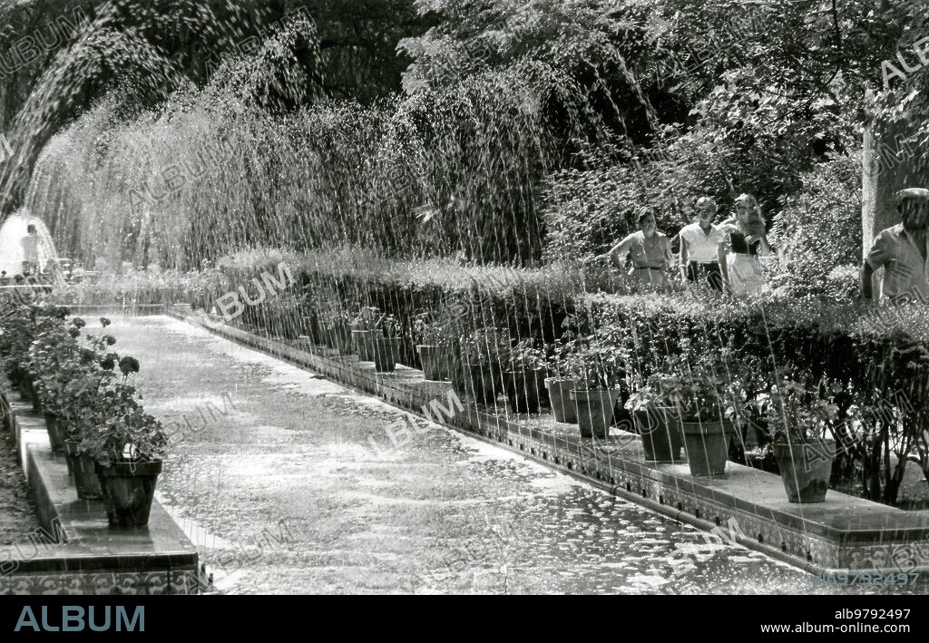 Sevilla, agosto de 1982. Fuente en el parque de María Luisa.