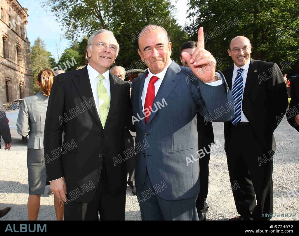 01-07-2008 Santander Los Reyes in quotes Emilio Botin and Isidro Faine Juan Manuel Serrano Arce.
