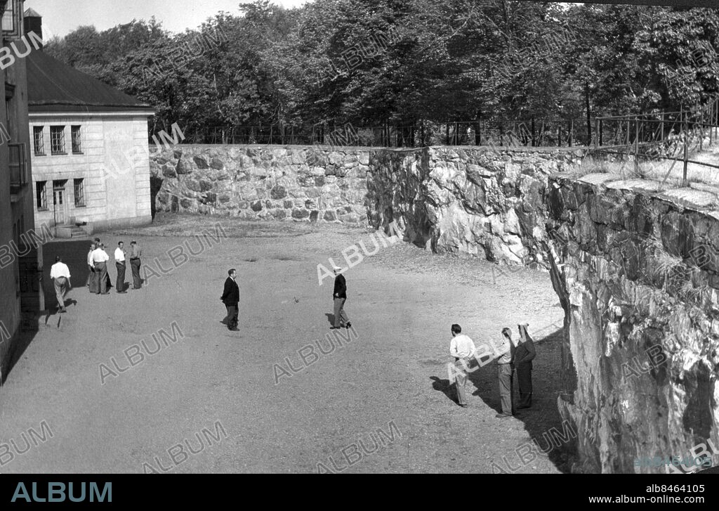 ARKIV 19500707 - Rastgården på Långholmen fängelse.. Foto: TT Kod: 190. COPYRIGHT SCANPIX SWEDEN.