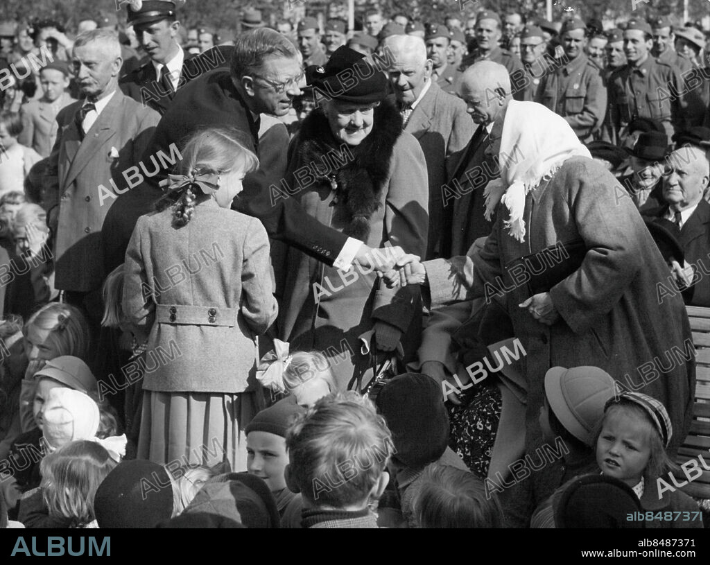Åtvidaberg 1953-05-16. Kung Gustaf VI Adolf på Eriksgata i Östergötland och Åtvidaberg. Foto: SvD / TT / kod 12014.