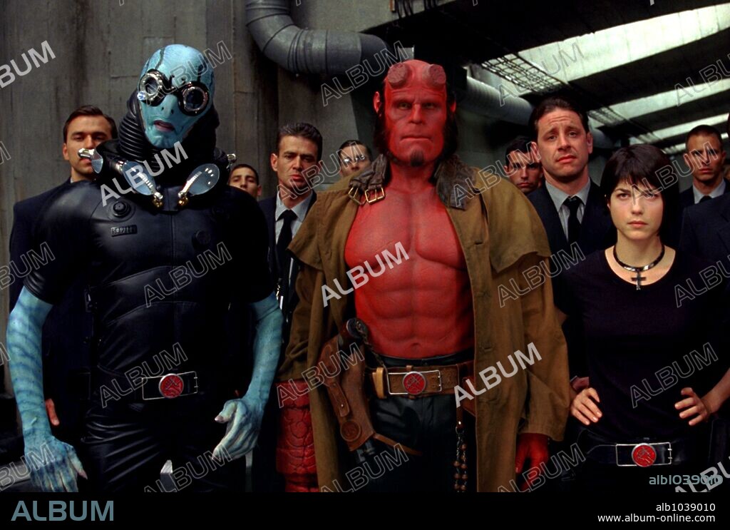 DOUG JONES, RON PERLMAN and SELMA BLAIR in HELLBOY II: THE GOLDEN ARMY, 2008, directed by GUILLERMO DEL TORO. Copyright DARK HORSE ENTERTAINMENT/INTERNATIONALE FILMPRODUKTION EAGLE.