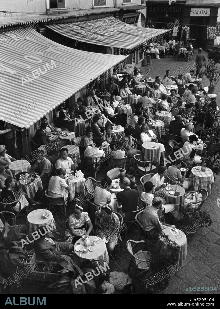 Piazza Umberto I. Capri Island. Campania. Italy 1930.