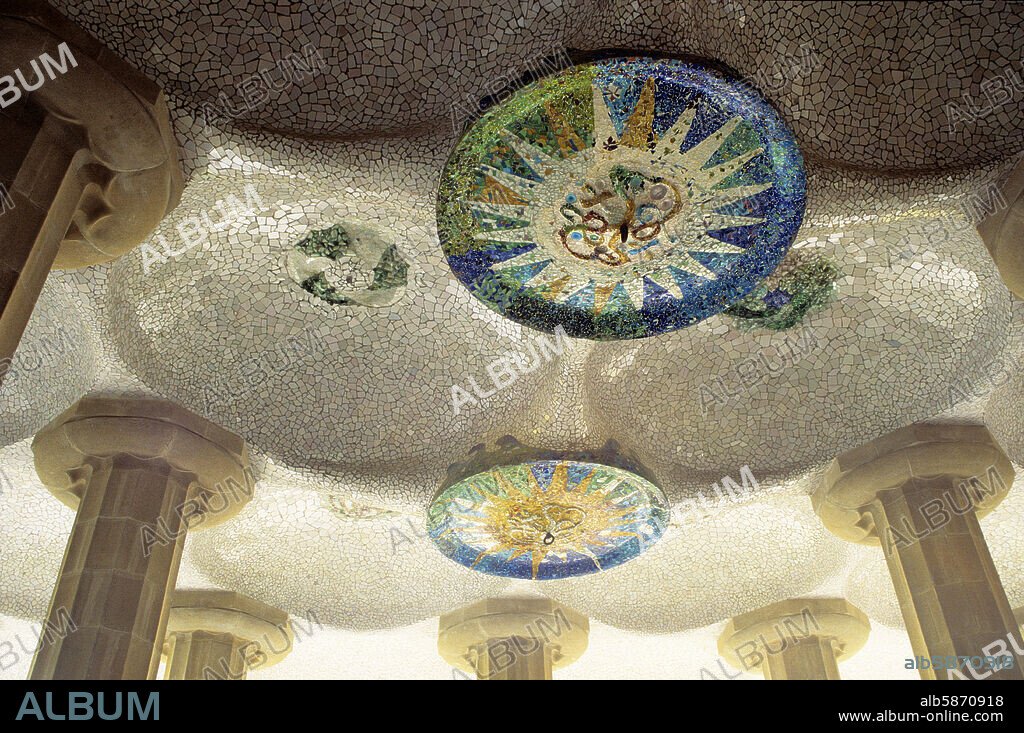 Parc / Güell park (Gaudí; Sala Hipóstila´s roof.