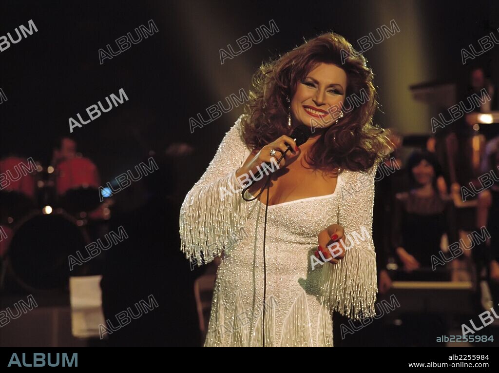 ROCIO JURADO. CANTANTE Y ACTRIZ ESPAÑOLA.CHIPIONA 1944 - MADRID 2006. ACTUACION EN MADRID.