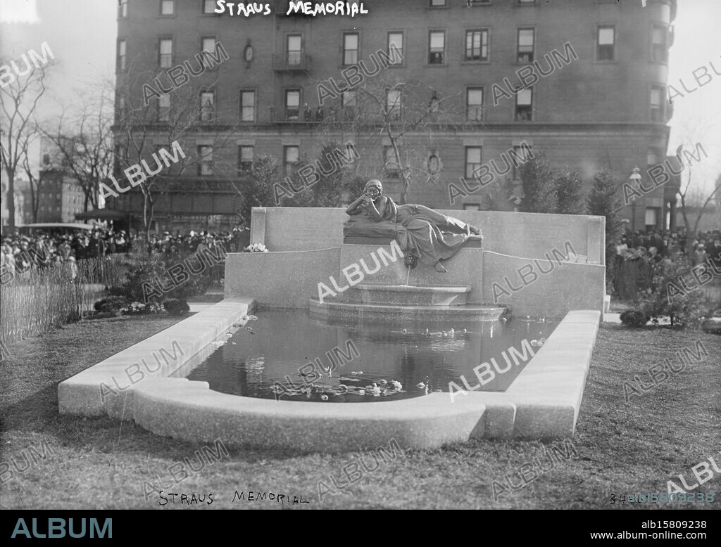 Straus Memorial, Photograph shows Straus Memorial Park in New York City. The memorial and park was dedicated on April 15, 1915, the third anniversary of the death of Isidore and Ida Straus on the Titanic., 1915 April 15, Glass negatives, 1 negative: glass.