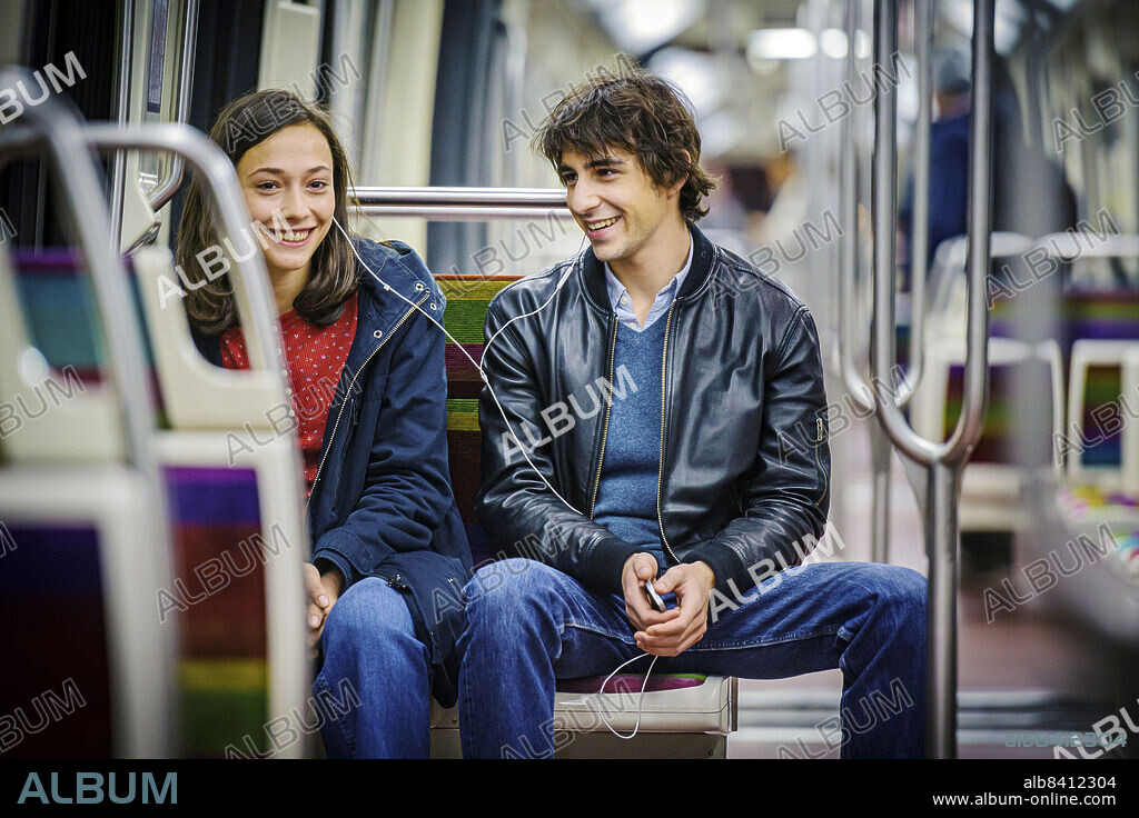 BEN ATTAL y SUZANNE JOUANNET en EL ACUSADO, 2021 (LES CHOSES HUMAINES), dirigida por YVAN ATTAL. Copyright Curiosa Films / Gaumont.