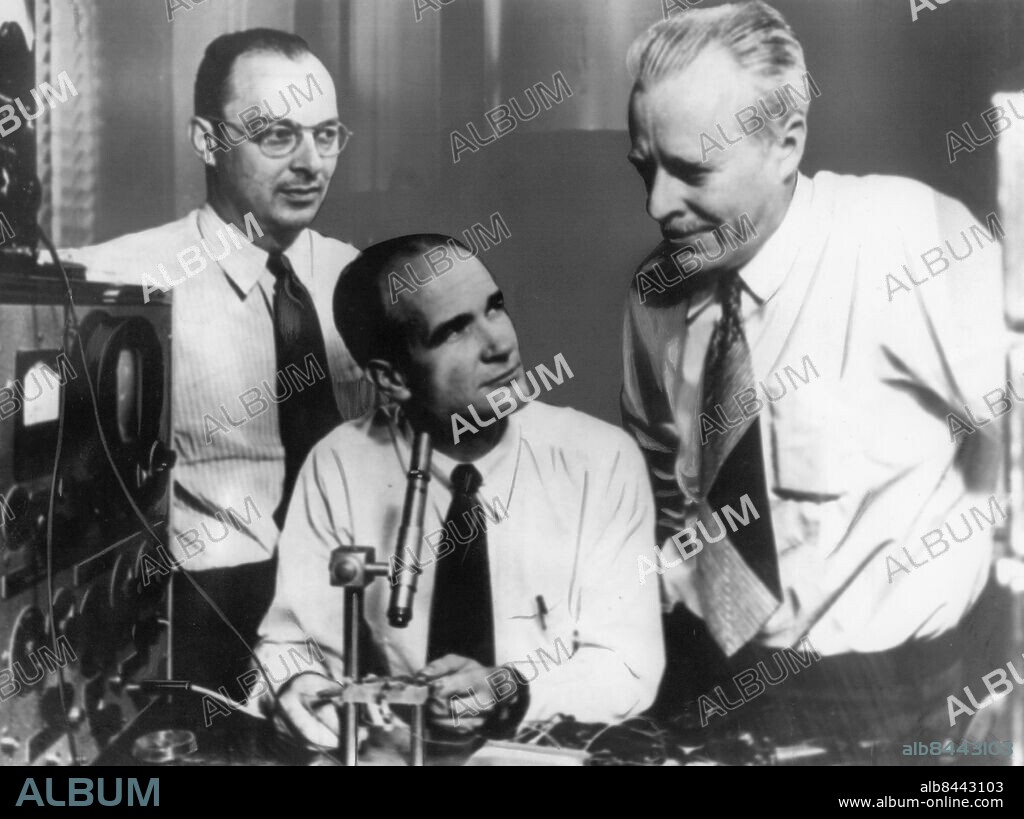19561102. Nobelpristagarna i fysik 1956, från vänster Jon Bardeen, William Schockley och Walter Houser Brittain, samtliga från USA. Tillsammans får de priset för upptäckten av transistoreffekten.. Foto: FLT-Pica Kod: 20360.